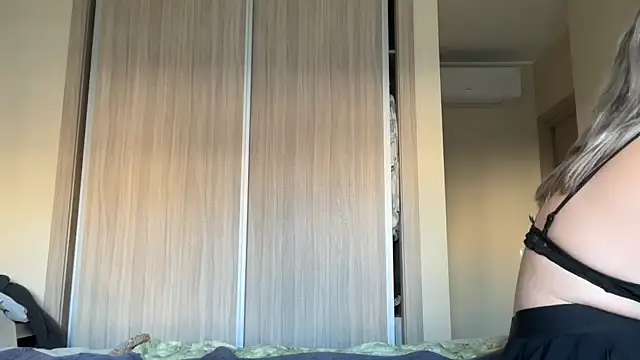 naughtyhollyxxxx online show from 24, 10, 2025