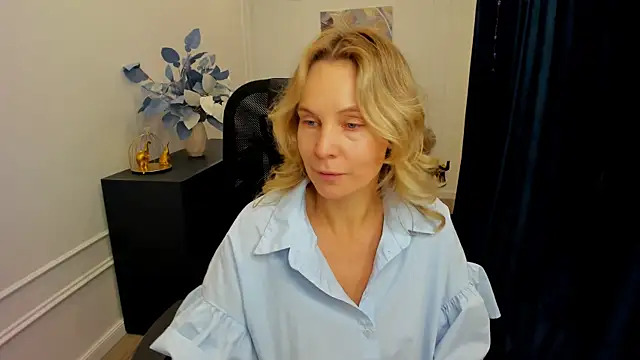 Sinty Devis online show from 30, 11, 2025