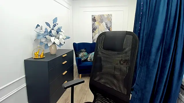 Sinty Devis online show from 23, 11, 2025