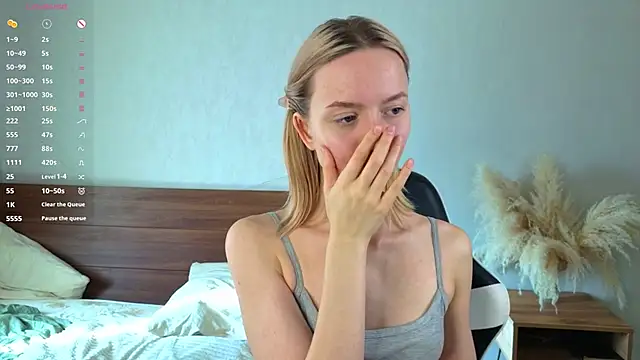 Snapshot of IdaValenti chatting on 11, 10, 2025 IdaValenti online show from 11, 10, 2025