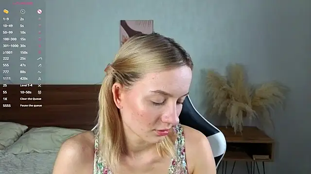 Snapshot of IdaValenti chatting on 10, 10, 2025 IdaValenti online show from 10, 10, 2025