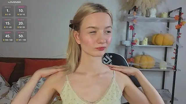 IdaValenti online show from 3, 12, 2025