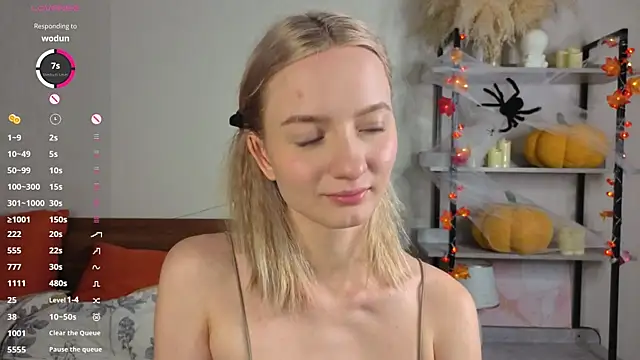 Snapshot of IdaValenti chatting on 8, 11, 2025 IdaValenti online show from 8, 11, 2025