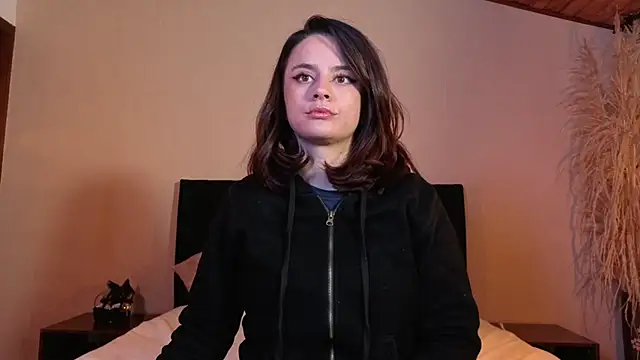 kassandra james online show from 6, 4, 2026