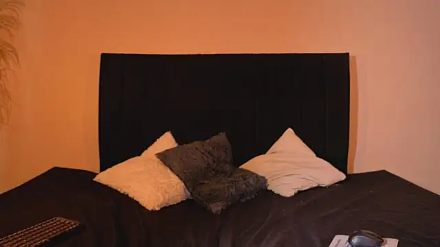 kassandra james online show from 2, 2, 2026