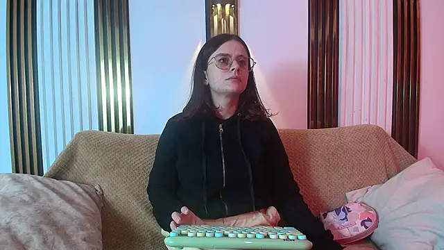 kassandra james online show from 4, 2, 2026