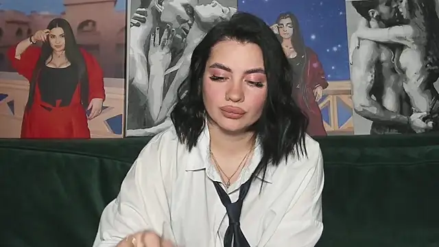 Snapshot of Nikki_Kardashian chatting on 8, 9, 2025 Nikki Kardashian online show from 8, 9, 2025