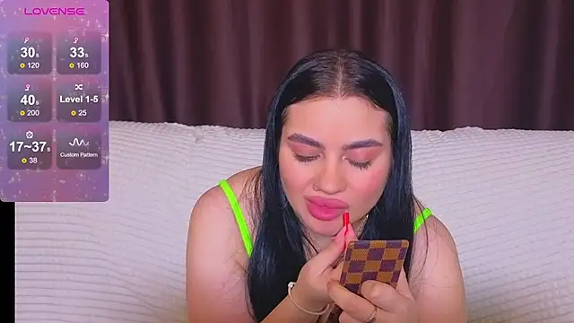 Snapshot of Nikki_Kardashian chatting on 6, 2, 2025 Nikki Kardashian online show from 6, 2, 2025