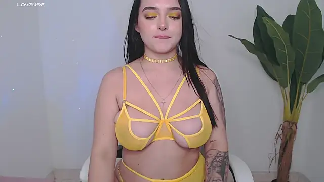 Snapshot of sophialorens_s chatting on 4, 1, 2025 sophialorens s online show from 4, 1, 2025