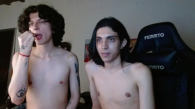 Snapshot of angelitofemboy chatting on 24, 12, 2024 angelitofemboy online show from 24, 12, 2024