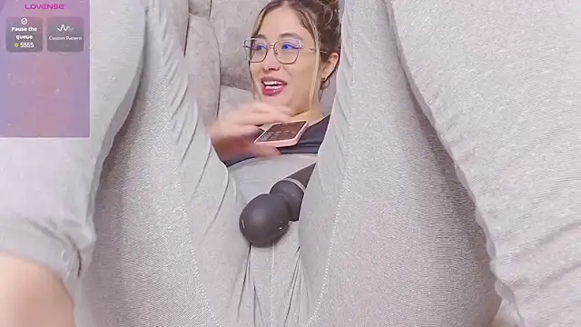 Snapshot of ErinhYoung chatting on 22, 1, 2025 ErinhYoung online show from 22, 1, 2025