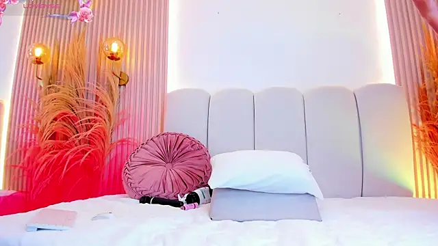 carolriveraa  online show from 5, 12, 2025