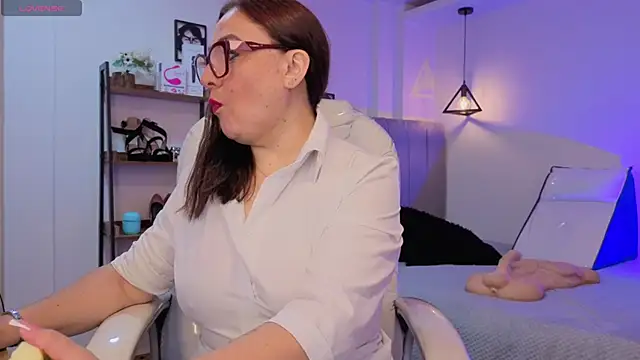 lady nylon  online show from 6, 11, 2025