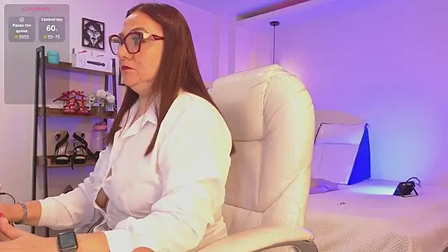 lady nylon  online show from 8, 1, 2026