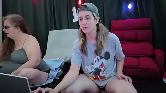 Sexy Mama-69 online show from 17, 10, 2025