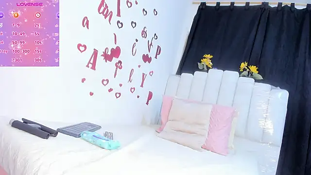 Snapshot of RoxannaBlanche chatting on 30, 4, 2026 RoxannaBlanche online show from 30, 4, 2026