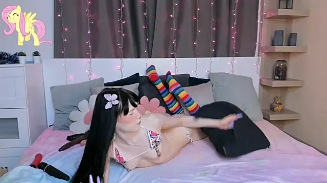 Snapshot of Juicy_MilkX chatting on 5, 5, 2026 Juicy MilkX online show from 5, 5, 2026