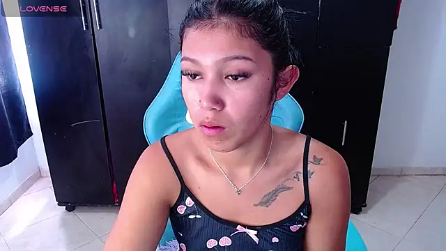 Snapshot of emily_rosse04 chatting on 23, 5, 2026 emily rosse04 online show from 23, 5, 2026