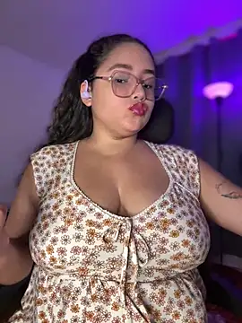 Snapshot of CurlyGirl_1 chatting on 22, 5, 2026 CurlyGirl 1 online show from 22, 5, 2026