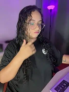 CurlyGirl 1 online show from 24, 3, 2026