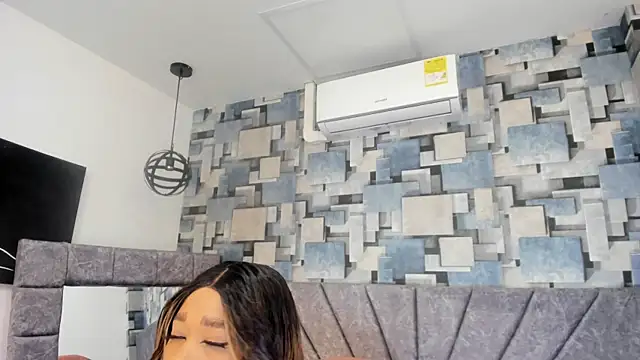 angel dthroatt online show from 11, 7, 2026
