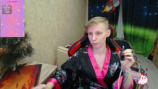 Alexis Gordon online show from 2, 1, 2025