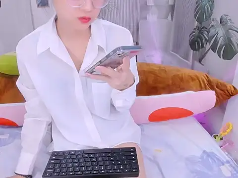 Ly   online show from 8, 4, 2026