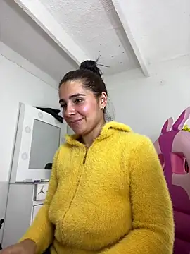 Snapshot of Meganmilk1 chatting on 10, 10, 2025 Meganmilk1 online show from 10, 10, 2025