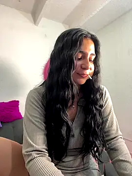 Snapshot of Meganmilk1 chatting on 27, 11, 2025 Meganmilk1 online show from 27, 11, 2025