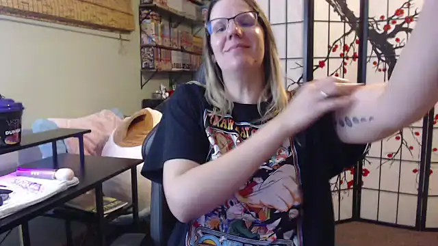 Sarahtineke online show from 12, 2, 2026