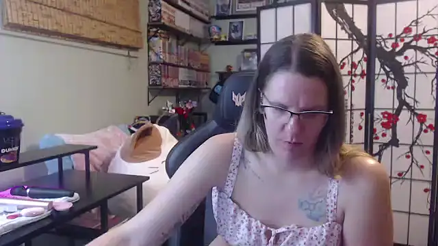 Sarahtineke online show from 7, 3, 2026