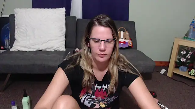 Sarahtineke online show from 5, 10, 2025