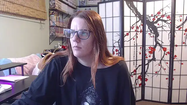 Sarahtineke online show from 6, 5, 2026