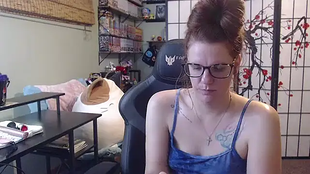 Sarahtineke online show from 11, 6, 2026