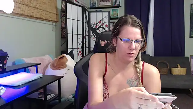 Sarahtineke online show from 19, 11, 2025