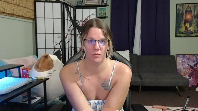 Sarahtineke online show from 3, 11, 2025