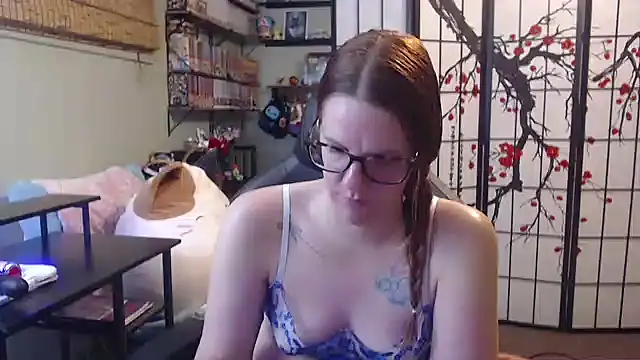 Sarahtineke online show from 17, 5, 2026