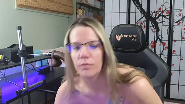 Sarahtineke online show from 13, 12, 2024