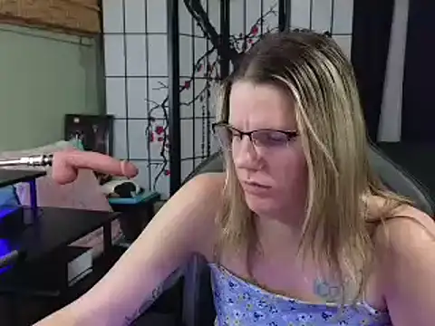 Sarahtineke online show from 10, 1, 2025