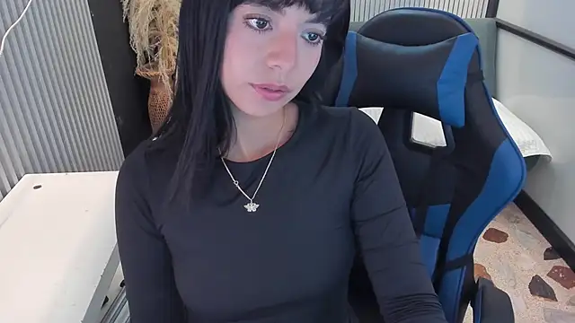 Snapshot of NicolRoss_ chatting on 10, 6, 2026 NicolRoss online show from 10, 6, 2026
