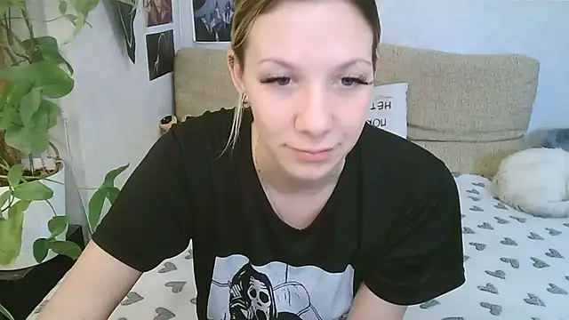 Snapshot of -GoldenGirl- chatting on 1, 5, 2026 -GoldenGirl- online show from 1, 5, 2026