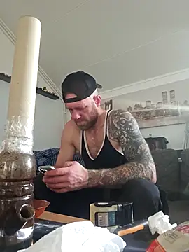 Snapshot of eltoulou chatting on 15, 12, 2025 eltoulou online show from 15, 12, 2025