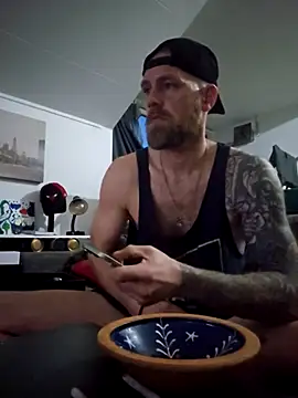 Snapshot of eltoulou chatting on 12, 4, 2026 eltoulou online show from 12, 4, 2026