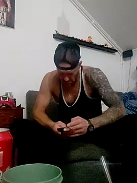 Snapshot of eltoulou chatting on 12, 9, 2025 eltoulou online show from 12, 9, 2025