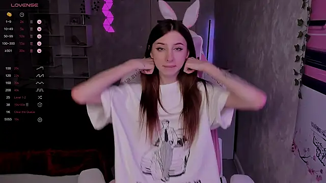 Polly  Hill online show from 10, 11, 2025