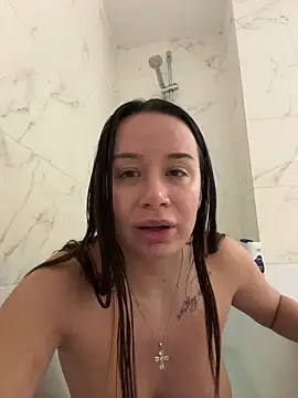Snapshot of deliaroyal chatting on 15, 10, 2025 deliaroyal online show from 15, 10, 2025