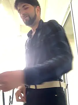 Snapshot of GuillaumebeauZizi chatting on 5, 5, 2026 GuillaumebeauZizi online show from 5, 5, 2026