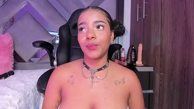Iris hott1 online show from 18, 1, 2025