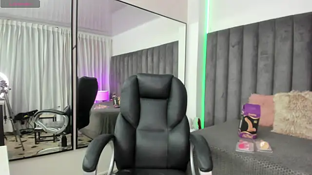 natalia curvy1 online show from 18, 3, 2025