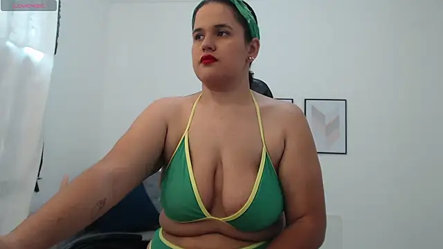 natalia curvy1 online show from 26, 9, 2025